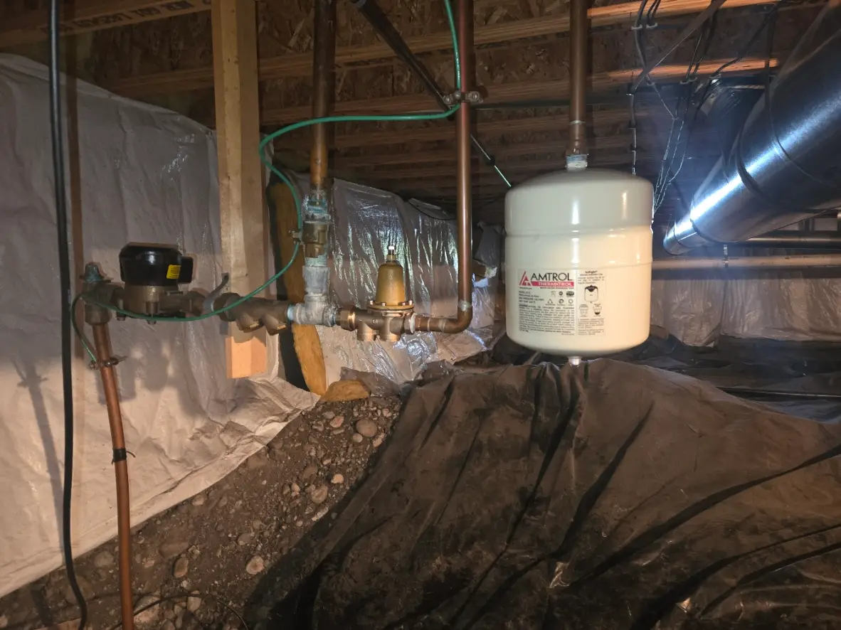 Crawlspace well pressure system and expansion tank
