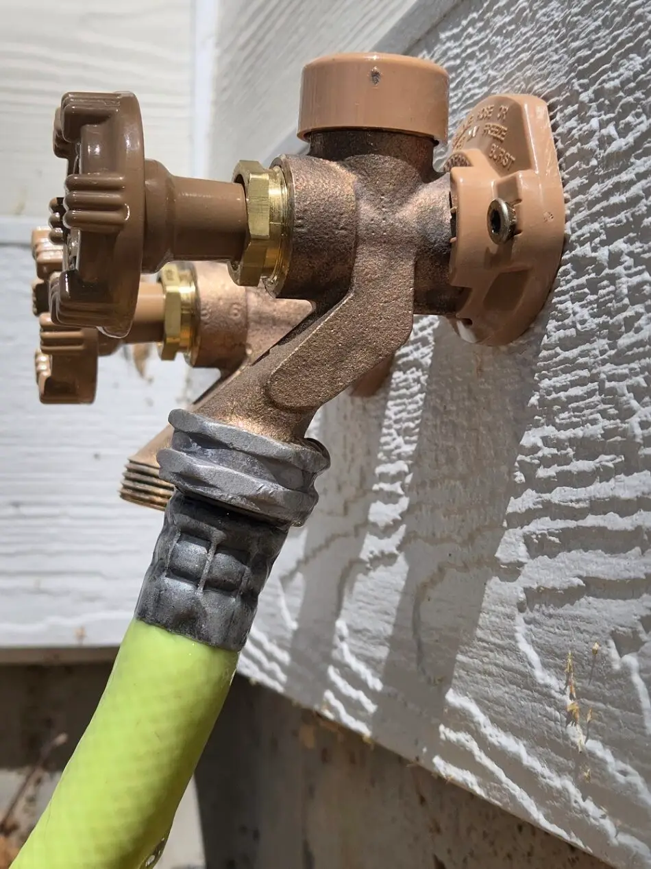 Frost-free exterior hydrant to prevent frozen pipes